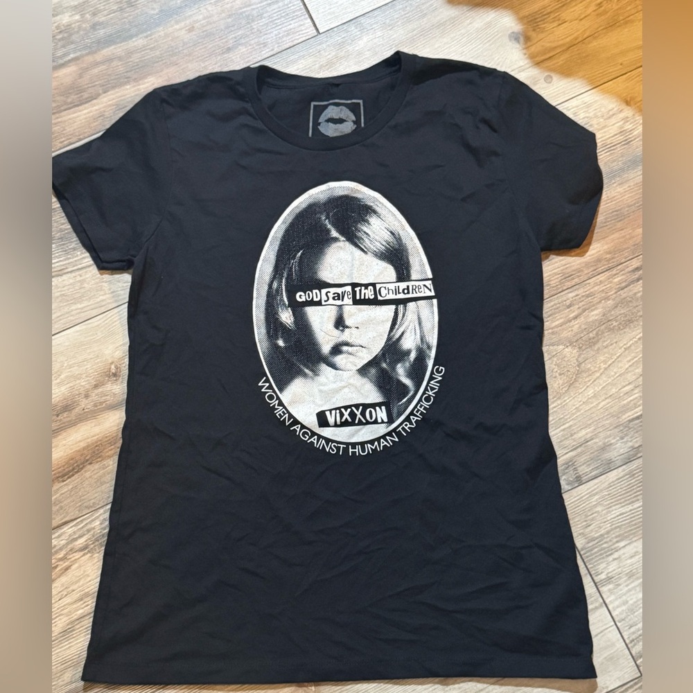 Women’s vixxon god save the kids tee